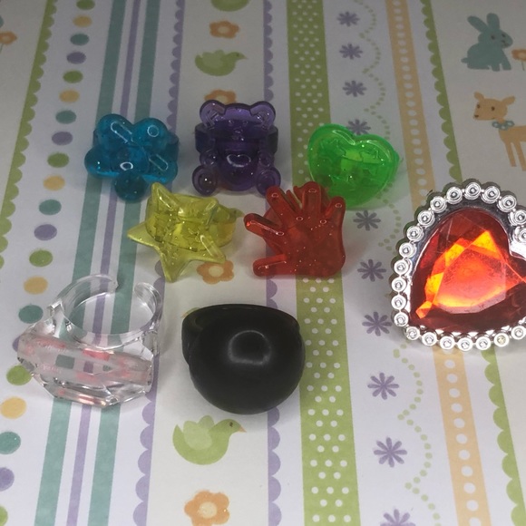 ❤️ (3/$15) ALL PLASTIC girls dress up jewelry bundle - Picture 2 of 5